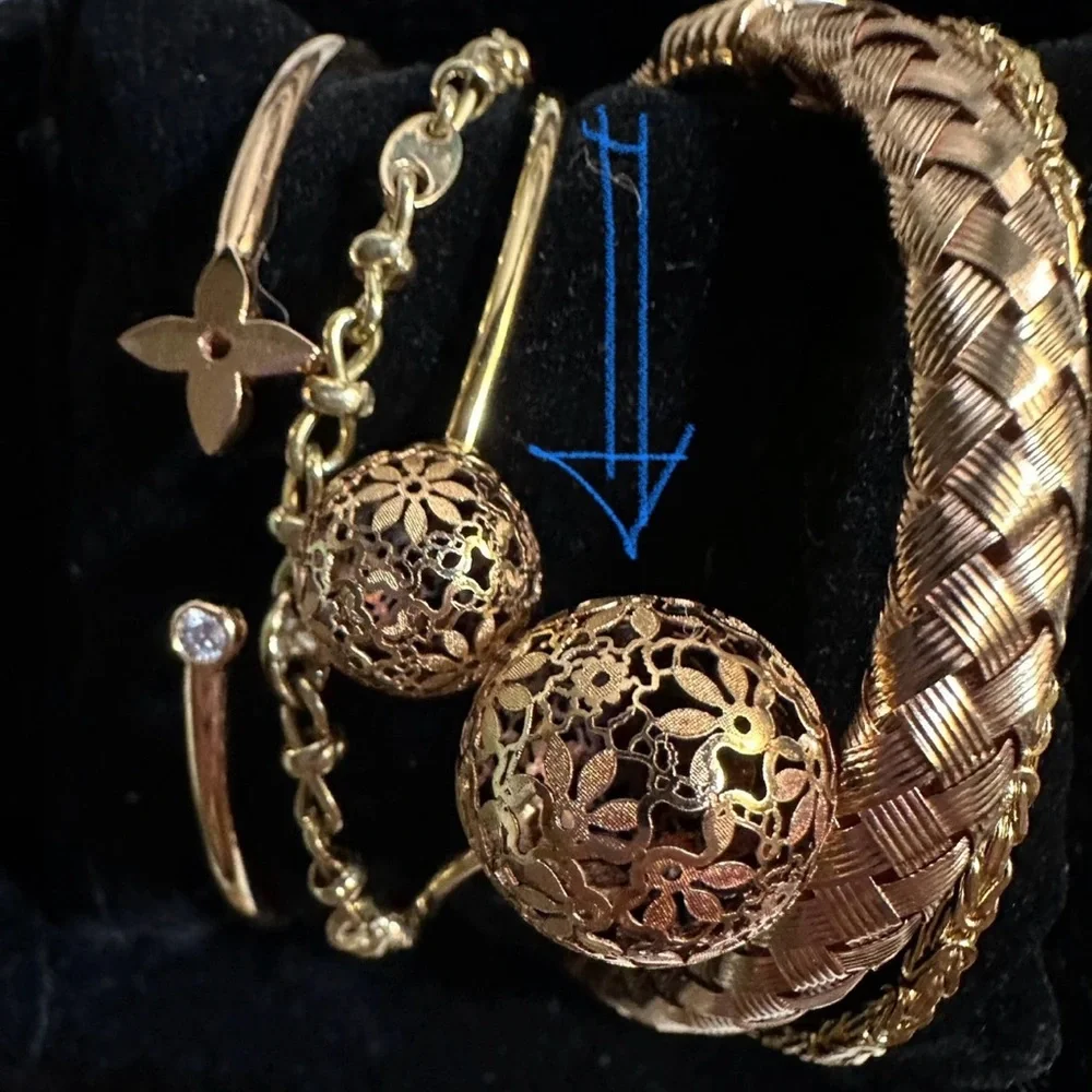 N/A elegant gold